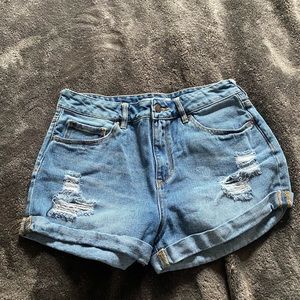 Bull head  denim high rise jean shorts!